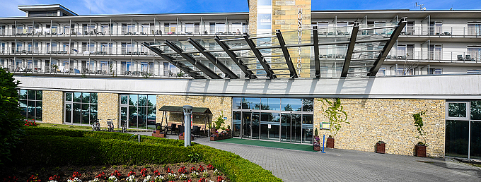 HUNGUEST HOTEL B�K